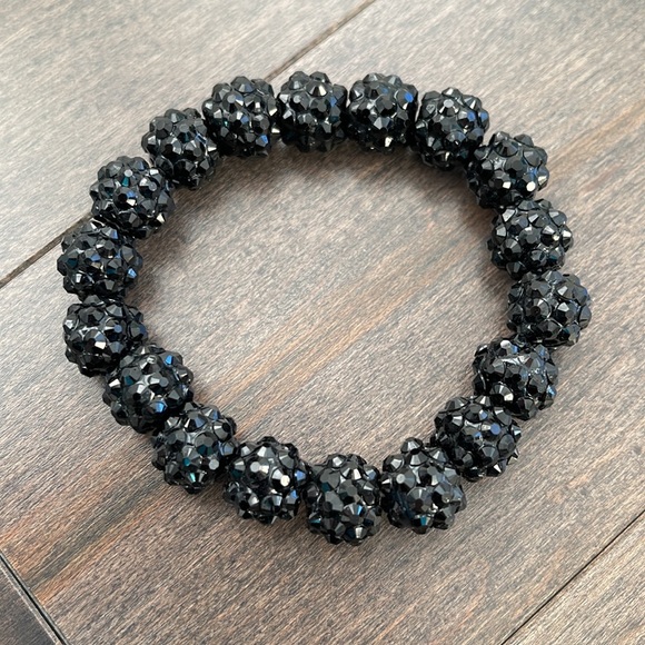 SUZY SHIER Women’s Black Sparkle Beaded Stretch Bracelet, Fashion Jewellery - Picture 3 of 5
